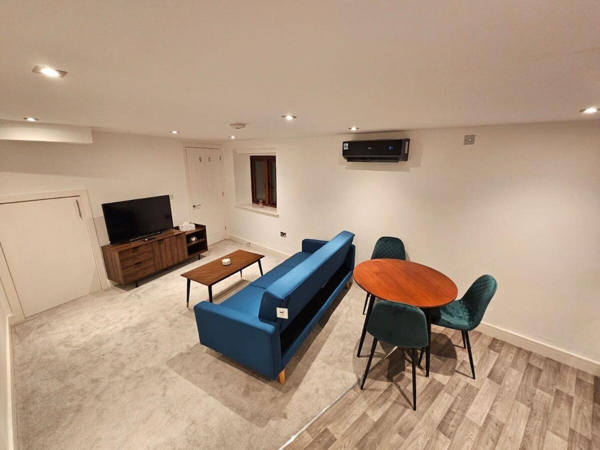 Aparotel Serviced Apartments - Stonehenge, Amesbury Town Centre Room photo