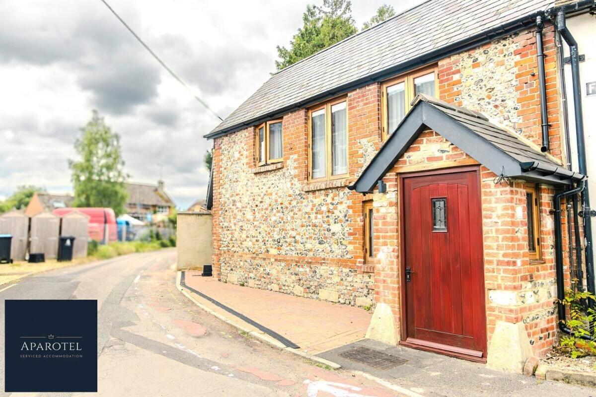 Aparotel Serviced Apartments - Stonehenge, Amesbury Town Centre Room photo